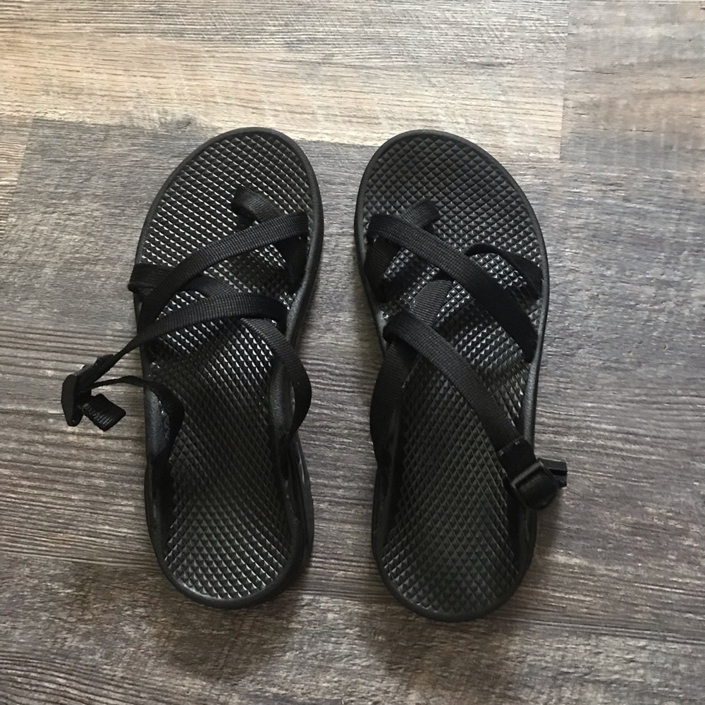 Black chaco’s. size 7